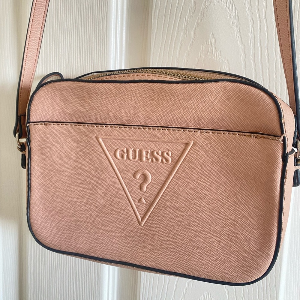 GUESS camera crossbody bag baby pink | dusty rose
